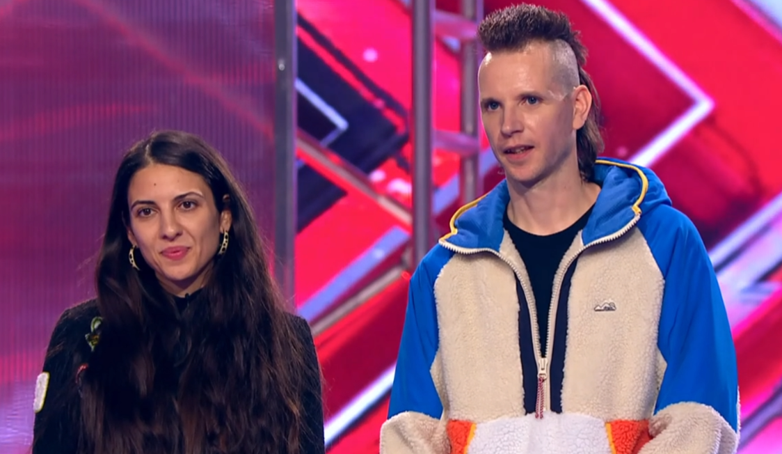 Jasmin og RoxorLoops er fra X Factor Chair Challenge"