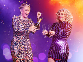 Stéphanie Surrugue og Sara Bro skal styre artister og seere gennem aftenen ved Dansk Melodi Grand Prix 2025