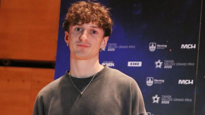 Andreas Kruse deltager i Melodi Grand Prix 2025 - Foto fra præsentationen i DR.