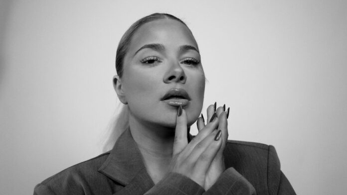 Sissal deltager i Melodi Grand Prix 2025 med "Hallucination"