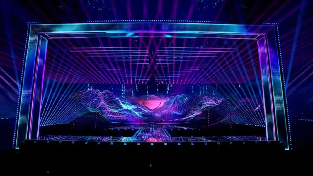 Eurovision scenen 2025 er klar og i denne artikel kan du få et første kig årets flotte scene og på arbejdet med at skabe den.