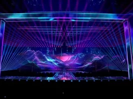 Eurovision scenen 2025 er klar og i denne artikel kan du få et første kig årets flotte scene og på arbejdet med at skabe den.