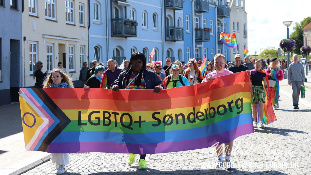 Sønderborg Pride fyldte gaderne med regnbuer, kærlighed og fællesskab
