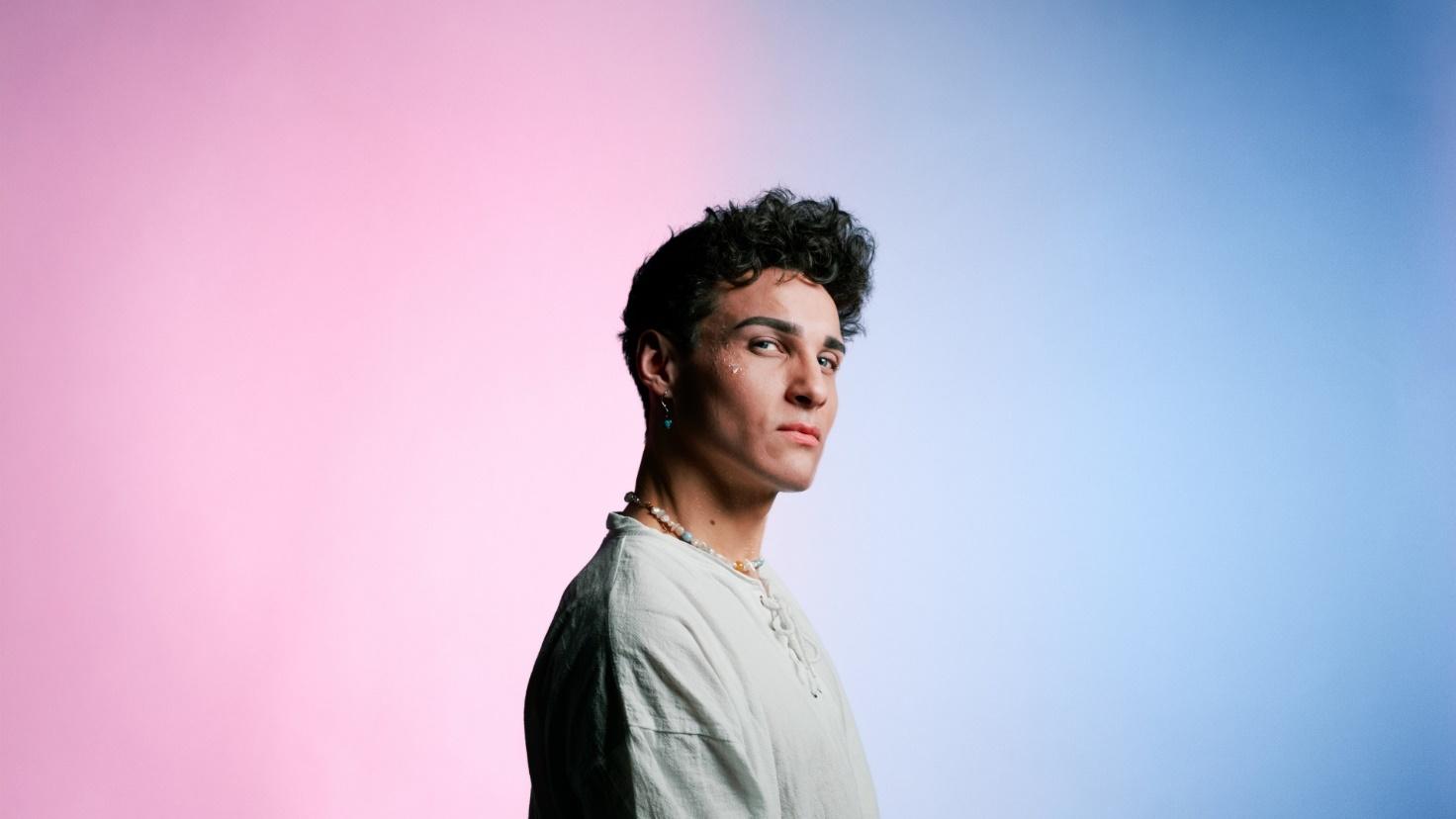 Sander Sanchez optræder i Dansk Melodi Grand Prix 2026 i Frederikshavn med sangen Two Spirits